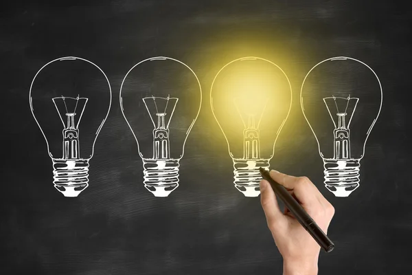 Man drawing lightbulb, idea concept — Stock Photo, Image