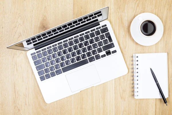 Laptop, notepad e café — Fotografia de Stock
