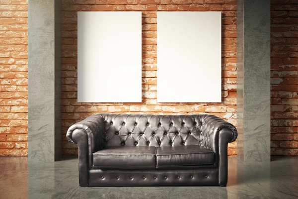 Lujoso sofá y póster en blanco — Foto de Stock