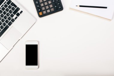 Tuş takımı, hesap makinesi ve telefon