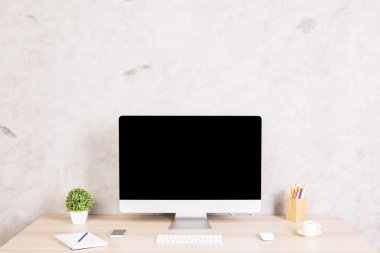 Yaratıcı masaüstü boş monitör ile