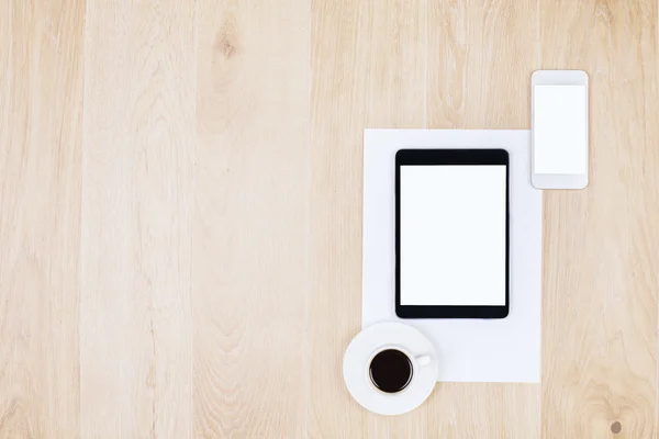Akıllı telefon, tablet ve kahve — Stok fotoğraf