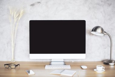 Masaüstünde boş monitör