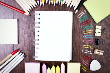 Not defteri ve çeşitli malzemeler