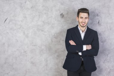 Beton duvara karşı işadamı