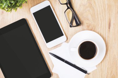 Teknoloji Ofis masasında