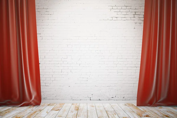 Pared de ladrillo con cortinas rojas —  Fotos de Stock