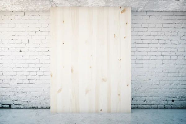 Cegła wnętrze z drewnianym panelem — Zdjęcie stockowe