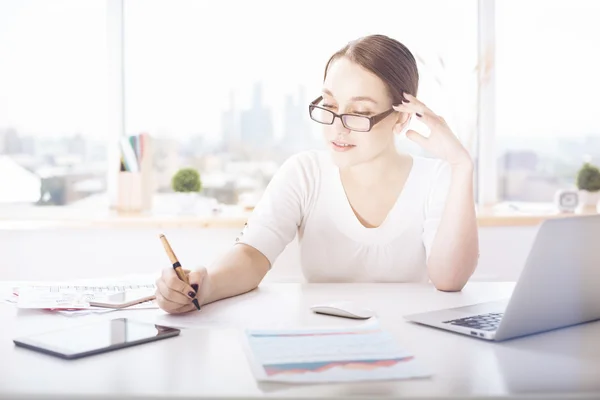 MUJER HACIENDO EL PAPERO —  Fotos de Stock