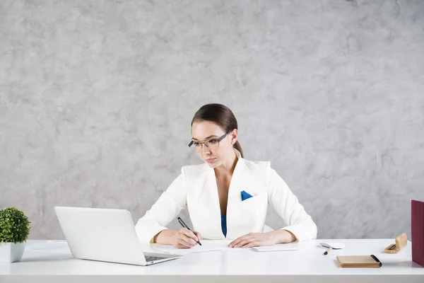 Donne che lavorano al progetto — Foto Stock