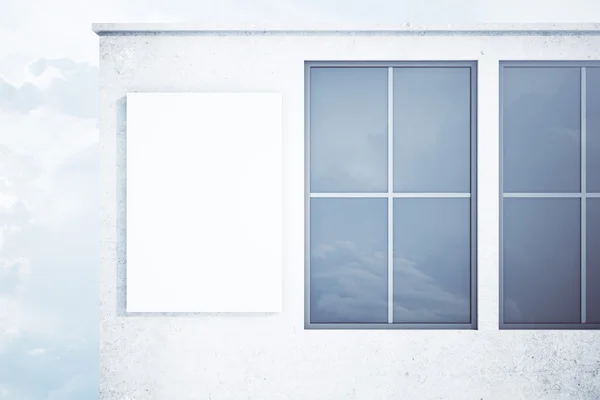 Außenbereich aus Beton mit leerem Banner — Stockfoto
