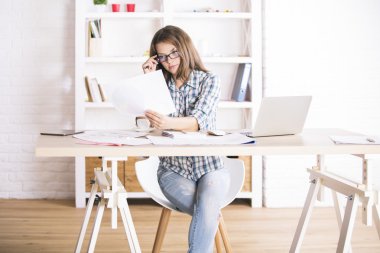 Casual kadın evrak işi