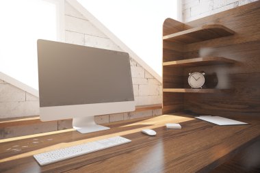 Bilgisayar ekranlı masaüstü