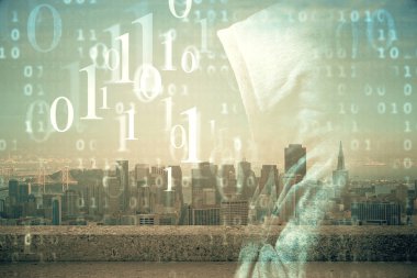 Veri temalı hologram gökdelenlerin arka planında çift pozlama ile şehir görünümüne çizim yapıyor. Teknoloji konsepti.