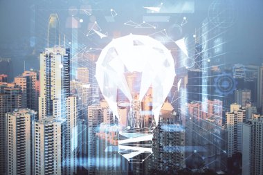 Ampul hologram çizimine ve şehir manzarasına çoklu maruz kalma. Fikir kavramı.