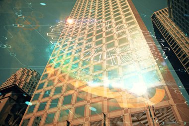 Veri temalı hologram gökdelenler arka planda çoklu pozlama ile şehir görünümüne çizim yapıyor. Büyük veri kavramı.