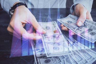 Finansal grafiğe çoklu pozlama hologram, Amerikan dolarları ve insan eli. Analiz kavramı.