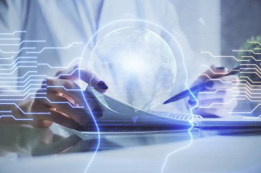 Arka planda beyin hologramıyla el yazısına çok maruz kalmış. Kendi kendine öğrenme kavramı.