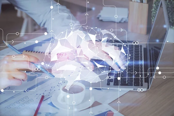 Hombre de negocios con antecedentes informáticos con holograma de tema cerebral. Concepto de tormenta de ideas. Exposición múltiple. —  Fotos de Stock