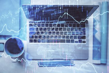 Bilgisayarla masaüstü arkaplanı üzerinde ön x grafik çizimi çift pozlama. Finansal analiz kavramı. Üst görünüm.