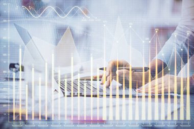 Bilgisayarda ve ön x grafik hologram çiziminde kadın eli yazarken çift pozlama. Borsa yatırım kavramı.