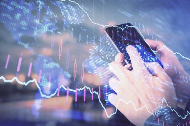 Bir adamın elini tutarken ve dijital bir cihaz ve ön grafik çizimi kullanırken çift pozlama. Finansal piyasa kavramı.