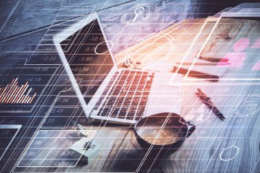 Arka planda kişisel bilgisayarı ve teknik tema çizimi olan iki kat masaüstü görüntüsü. Veri analizi kavramı.