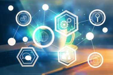 Sosyal ağ hologramıyla birlikte bilgisayar masaüstünde. Çoklu maruz kalma. Uluslararası insan ilişkileri kavramı.