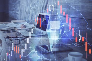 Arka planda eski pazar grafik hologramı ve kişisel bilgisayar var. Çifte maruziyet. Yatırım kavramı.