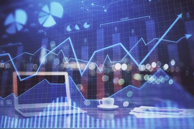 Arka planda eski pazar grafik hologramı ve kişisel bilgisayar var. Çoklu maruz kalma. Yatırım kavramı.