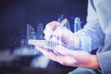 İnsanın el yazısı arkaplanındaki soyut holografik şehir. Çoklu pozlama.