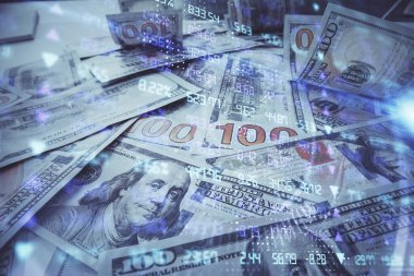 Forx grafiğinin çok sayıda görüntüsü bize dolar banknotları arka planında görünüyor. Finansal başarı piyasası kavramı.