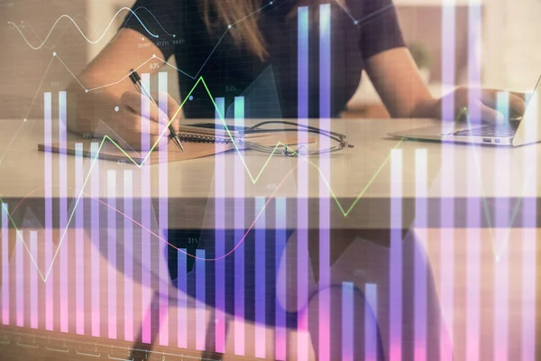Dubbele blootstelling van zakenvrouw handen typen op de computer en forex grafiek hologram tekening. Begrip financiële analyse. — Stockfoto