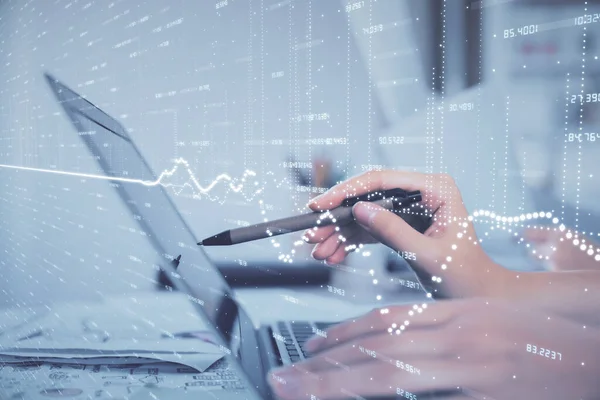 Multi exponering av kvinnliga händer skriva på dator och finansiella grafhologram ritning. Begreppet börsanalys. — Stockfoto