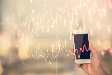 Ön x çizelgesine çift pozlama, hologram çizimi ve cep telefonu kullanan bir kadın. Borsa konsepti.