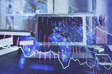 Forx çizelgesine ve bilgisayarla çalışma alanına çift pozlama. Uluslararası çevrimiçi ticaret kavramı.