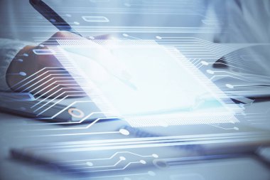 Cpu 'nun yaratıcı çizimi not defterindeki elleri kapatıyor. Beyin fırtınası kavramı. Çift pozlama