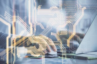 Teknoloji temalı hologramda arka planda çalışan bir adam var. Yüksek teknoloji konsepti. Çift pozlama.