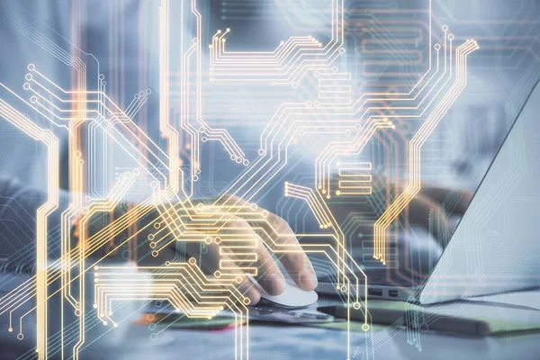 Teknoloji temalı hologramda arka planda çalışan bir adam var. Yüksek teknoloji konsepti. Çift pozlama.