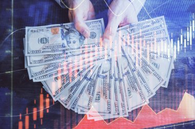 Finansal grafiğe çoklu pozlama hologram, Amerikan dolarları ve insan eli. Analiz kavramı.