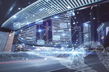 Cihaz ve şehir manzaralı arka plandan uçan iki kat hologram görüntüsü. E- posta kavramı.