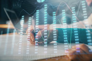 Ön x çizelgesinin arka plan notları alan insanların üzerini çizerken çift pozlama. Mali analiz kavramı