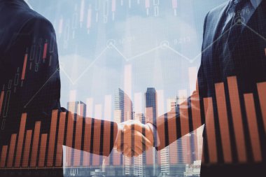 Forx grafik hologramı ve iki adamın el sıkışması. Borsa konsepti.