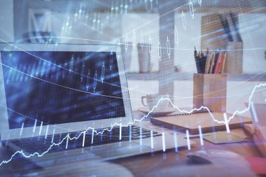 Kişisel bilgisayar arkaplanına çizilmiş borsa hologramı. Çoklu maruz kalma. Yatırım kavramı.