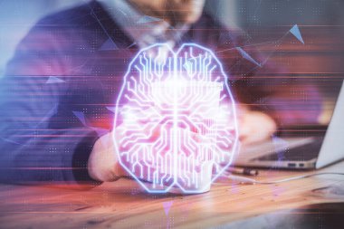 Beyin temalı hologramı olan bilgisayar geçmişi olan bir iş adamı. Beyin fırtınası kavramı. Çoklu pozlama.