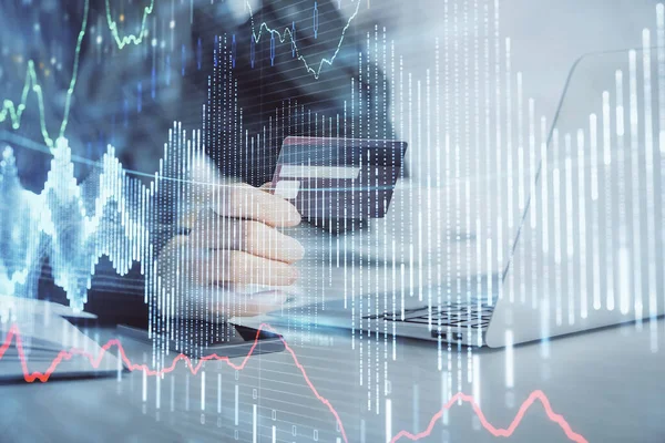 İnternetten alışveriş yapan kadının elinde kredi kartı ve mali grafik çizimi var. Borsa E-ticaret kavramı.