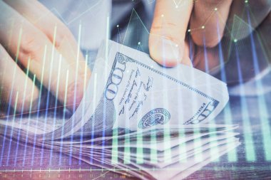 Forx grafiği, hologram, Amerikan dolarları ve insan eli çizimleri. Teknik Analiz kavramı.