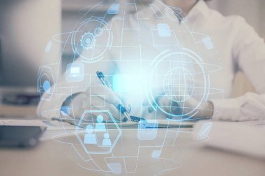 Kadınların el yazısı üzerine sosyal ağ temalı hologram. Uluslararası insanlar birbirine bağlanır. Çift pozlama