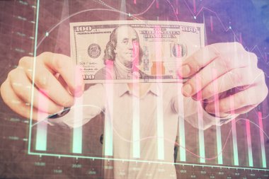 Forx grafiği, hologram, Amerikan dolarları ve insan eli çizimleri. Teknik Analiz kavramı.