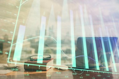 Finansal şema çizimleri ve açık defter arkaplanı olan bir masa. Önx pazarı kavramı